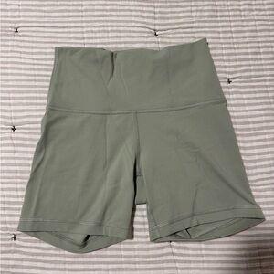 Aritzia TnAction TNA Butter Cheeky 5" Biker Shorts - Size S